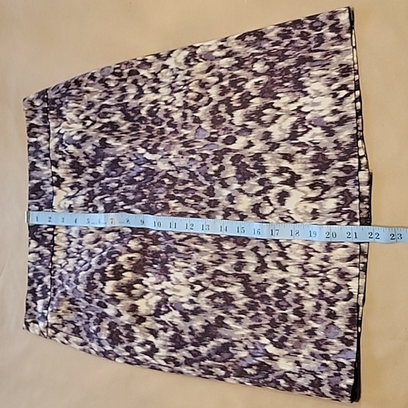J. Crew Stretch Size 4 Abstract Animal Print Midi Skirt. Excellent Condition - Picture 5 of 9